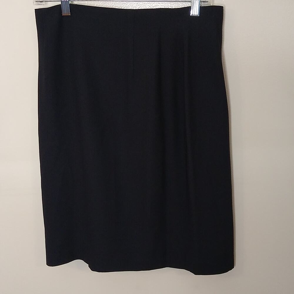 Chaus petite women's size 12 dark blue skirt. Career wear.